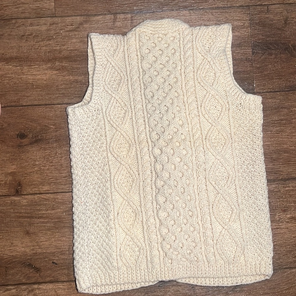 Andion hand knits Cream Cable Knit Men's wool Sweater Vest - Picture 4 of 7